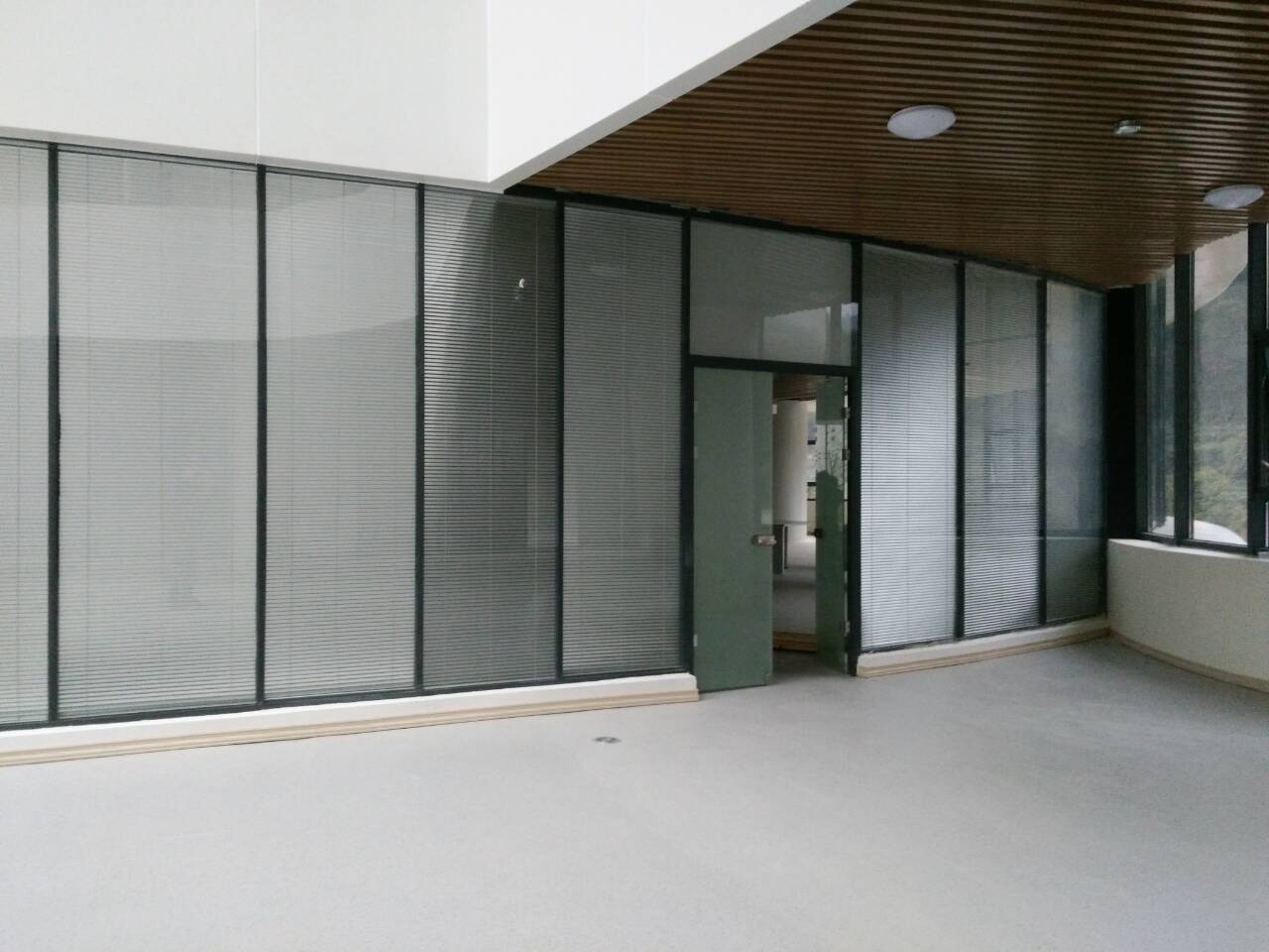 ���̰���