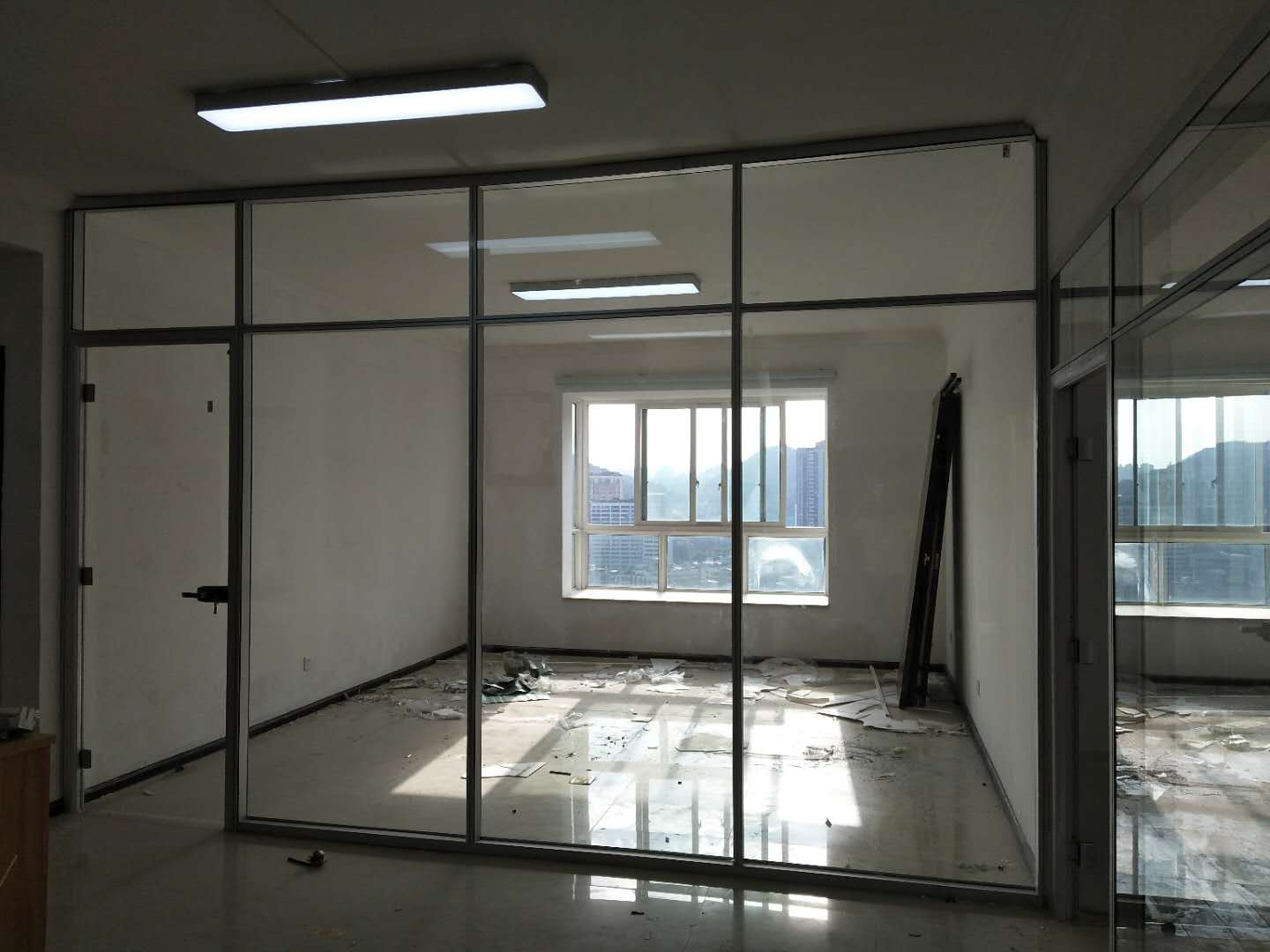 ���̰���